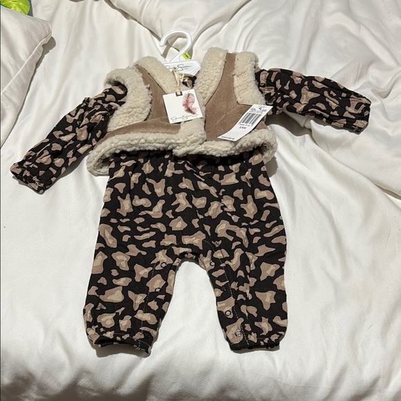 Jessica Simpson 3/6m Stylish Baby Outfit with Faux Fur Vest black tan NWT - Picture 1 of 9